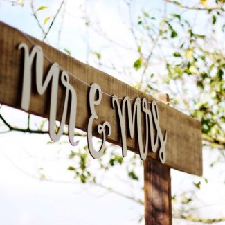 Mr & Mrs Wooden Bunting Wedding Sign