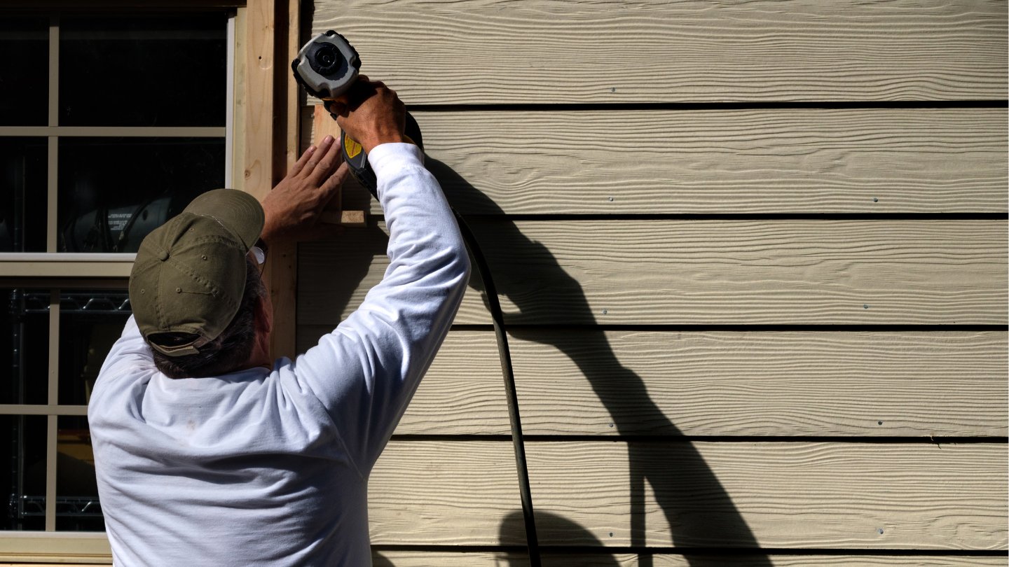 Installing siding or weather boarding